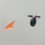 Trout Aea Sports Schleppsystem mit silbernem Spinnerblatt und montiertem Gummikoeder