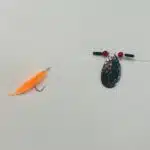 Trout Aea Sports Schleppsystem mit silbernem Spinnerblatt und montiertem Gummikoeder
