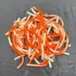 Ein Haufen Forellen Gummikoeder RIP No 8 in weiss orange