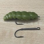 Libra Lures Largo in Olive auf Vanfook Life Like Haken montiert
