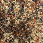 Wuerzrauch mit Rotholz Wacholderbeeren Pfefferkoernern Thymian