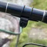 Line Clip aus Kunststoff mit O Ring an Rute montiert