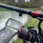 Line Clip aus Kunststoff mit O Ring an Rute montiert