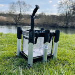 UL Rodstand auf Wiese vor einem Gewaesser