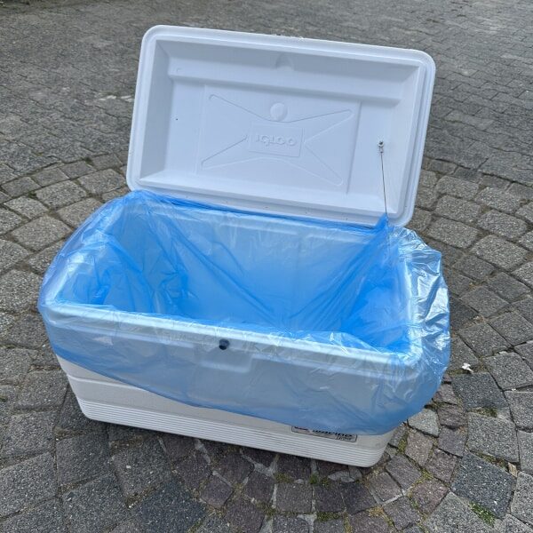 Kuehlbox mit eingelegtem Seitenfaltenbeutel