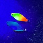 Ein Frieslinger Spoon in Orange Gelb unter UV Licht