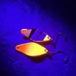 Ein Frieslinger Spoon in Burning Orange unter UV Licht