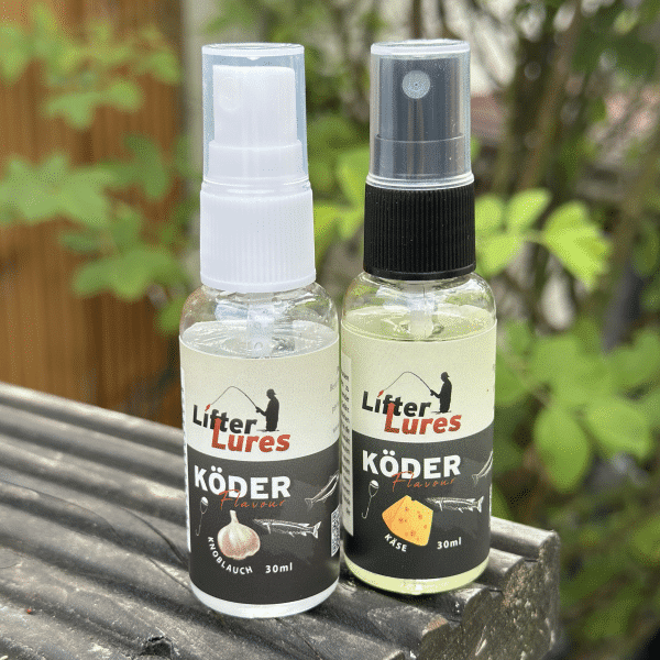 Zwei Flaschen Lifter Lures Flavour auf Tisch